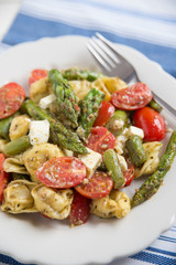 Tortellini mit Spargel und Tomaten