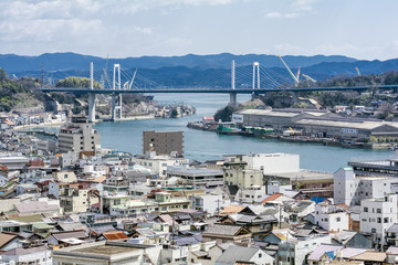 尾道の街並みと海