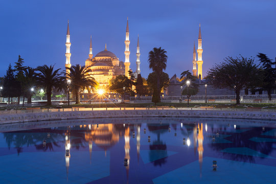Sultanahmet Blue Mosque at dusk