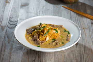 wat tan hor, popular cantonese fried noodle with beef