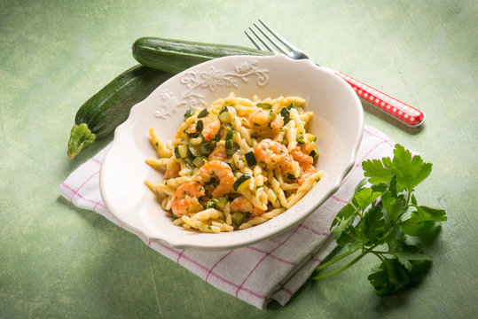 trofie with zucchinis and shrimp