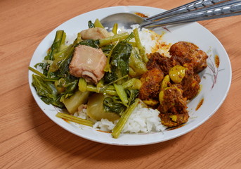 boiled vegetable and stir fried curry pork rib