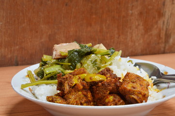 spicy pork rib stir with curry and flat bean