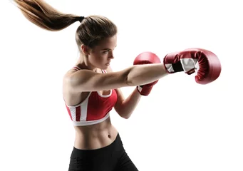 Keuken foto achterwand Vechtsport Bokservrouw tijdens boksoefening die directe hit maakt met handschoen