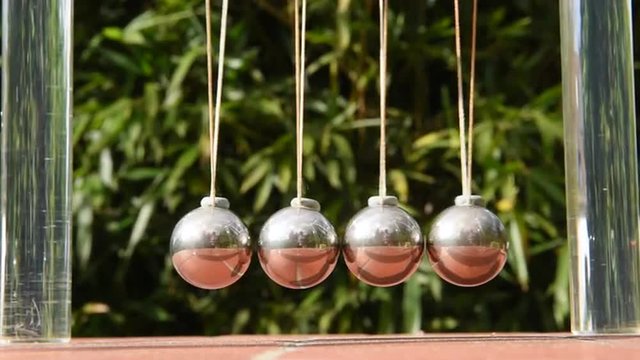 Newton-Pendel in Aktion