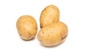 Tre patate crude 