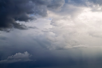 Fototapeta na wymiar Sunlight is streaming through storm clouds