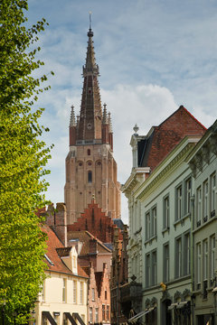 Kirchturm der Liebfrauenkirche in Brügge