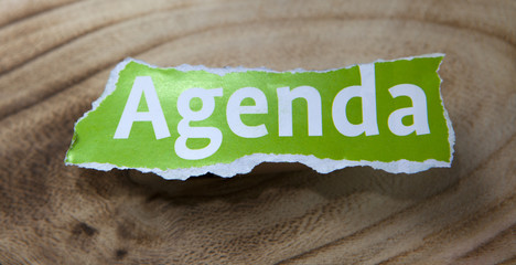 mot agenda sur fond de bois