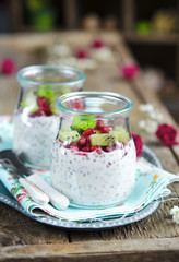 Pomegranate and kiwi chia seeds pudding 