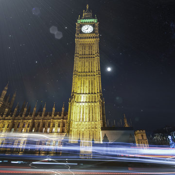 UK, England, London, Low angle view of Big Ben at night