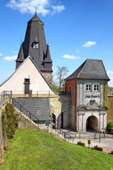 Fototapeta premium Burg Bad Bentheim, Turm der Katharinenkirche und oberes Burgtor
