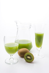 Kiwi fruit and kiwi juice