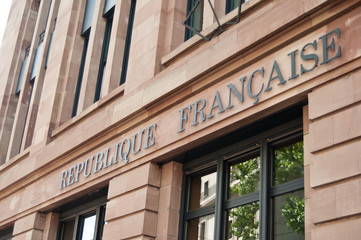 bâtiment officiel -  façade - République Française