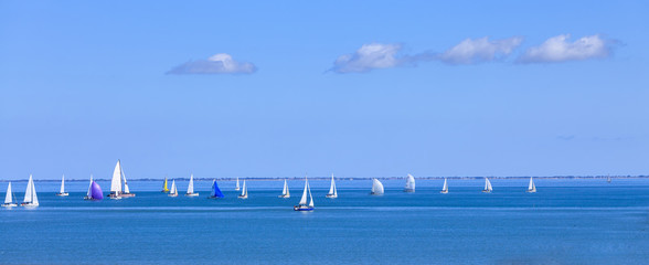 Bateau sur l'eau © tunach17