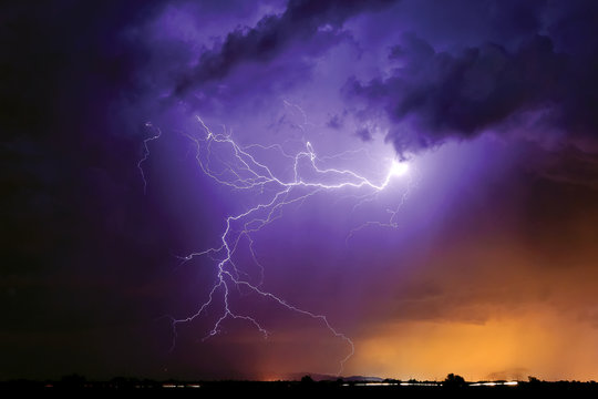 USA, Arlington, Arizona, Tentacles of light during storm