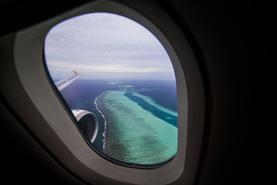 Fototapeta Tropical islands in Indian Ocean seen from a plane window, Maldives