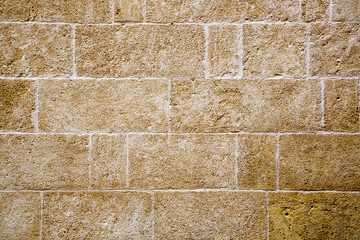 Muro di mattoni in pietra