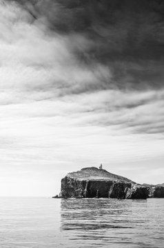 USA, California, Ventura, Channel Islands, Cliff with lighthouse