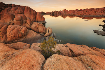 Fototapeta na wymiar Watson Lake in the Granite Dells of Prescott, AZ