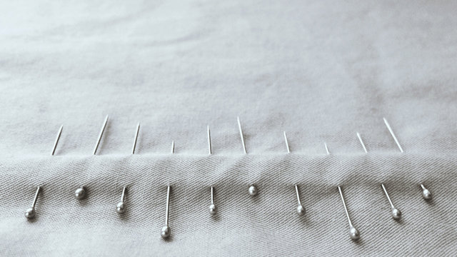 Material with pins