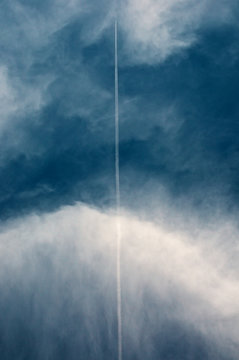 Usa, Texas, Lubbock County, Lubbock, Jet line through high clouds