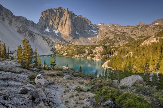 USA, California, Inyo National Forest, Temple Crag and Second Lake