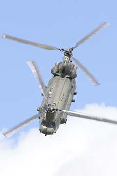 Chinook HC3 demonstrating its capabilities