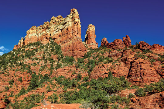 USA, Arizona, Sedona, Crimson Cliffs and Snoopy Rock
