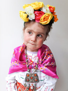 Girl (4-5) in Frida Kahlo costume