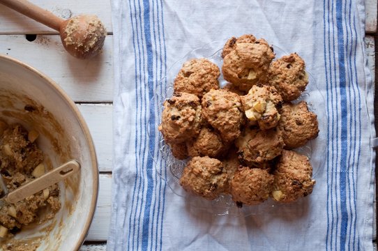Amish apple and raisin cookies