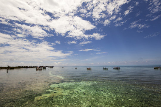Mexico, Banco Chinchorro, White clouds over shallow sea