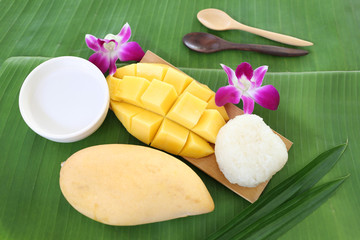 mango sticky rice local dessert.