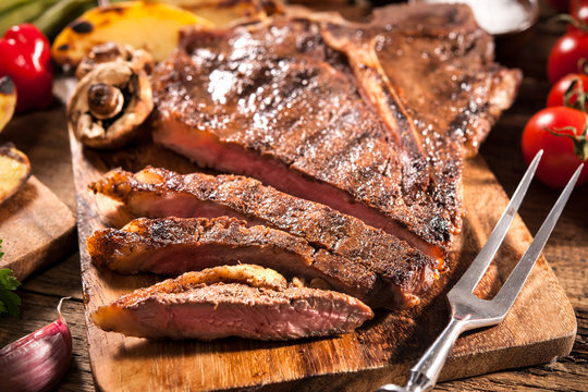 Beef steaks with grilled vegetables