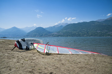 windsurf sulla spiaggia