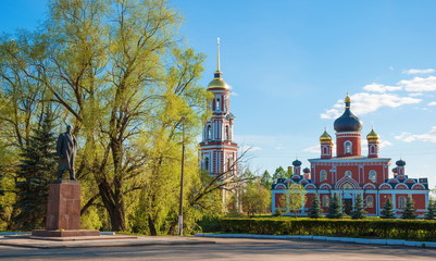 Resurrection Cathedral and monument to Lenin in   Staraya Russa
