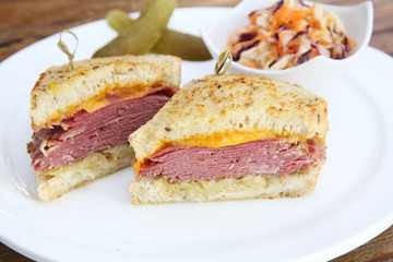 sandwich with roast beef pastrami