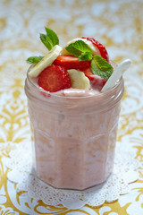 Overnight oatmeal smoothie with strawberry and banana
