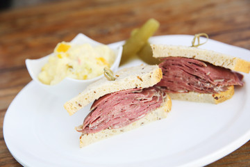 sandwich with roast beef pastrami