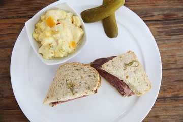 sandwich with roast beef pastrami