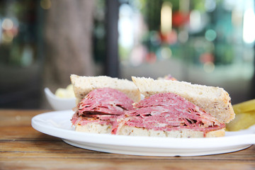 sandwich with roast beef pastrami