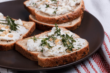 Sandwich with soft cheese