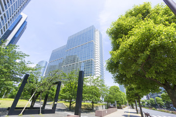 Plakat 品川　高層ビル群と新緑　通り