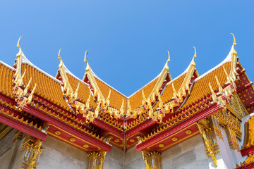 Fototapeta premium Roof elegant Thai art of Marble temple in Bangkok