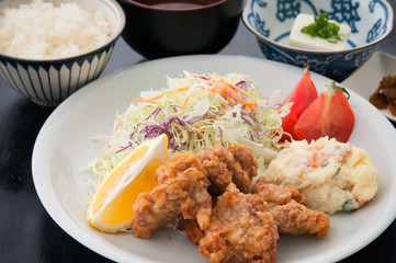 鶏の唐揚げ定食