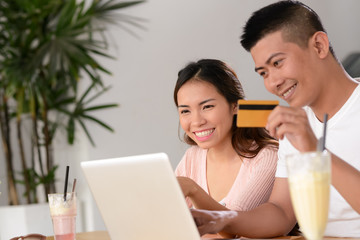 Shopping couple