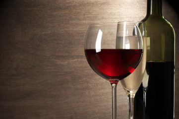 Red and white wine close-up