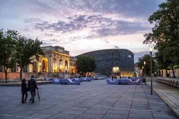 Foto auf Acrylglas Abenddämmerung im Museumsquartier der Stadt Wien - Österreich © Creativemarc