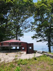 Fototapeta na wymiar 長崎の戦争遺跡　今でも鋼板が残されている装甲観測所　丸出山堡塁