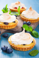 Homemade tartlets with lime curd and meringue 
